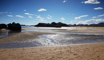 Todas las playas de Isla unidas con las de Noja: Cuarezo y Risa, en bajamar